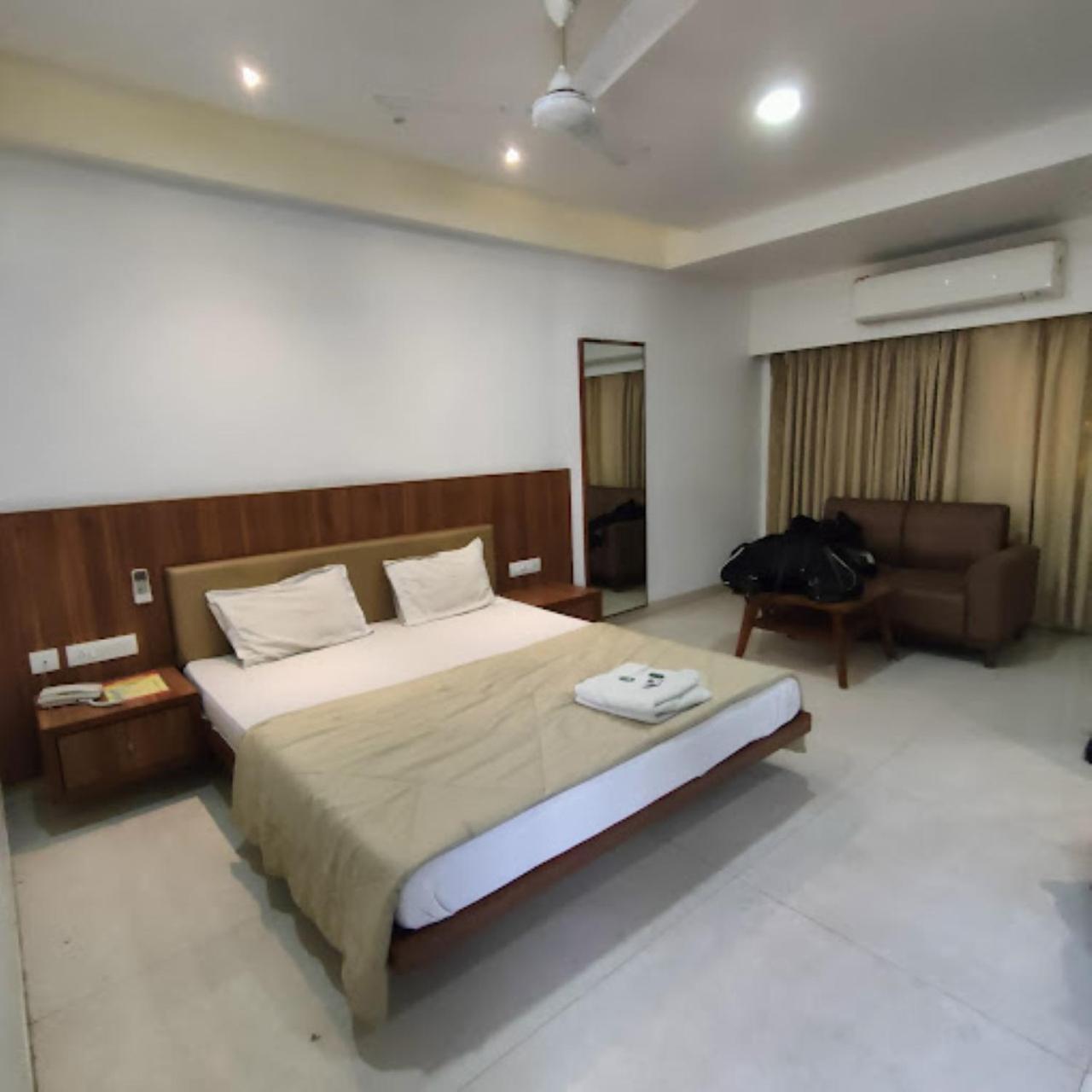 Hotel Anjali Palace Bhuj Exterior photo